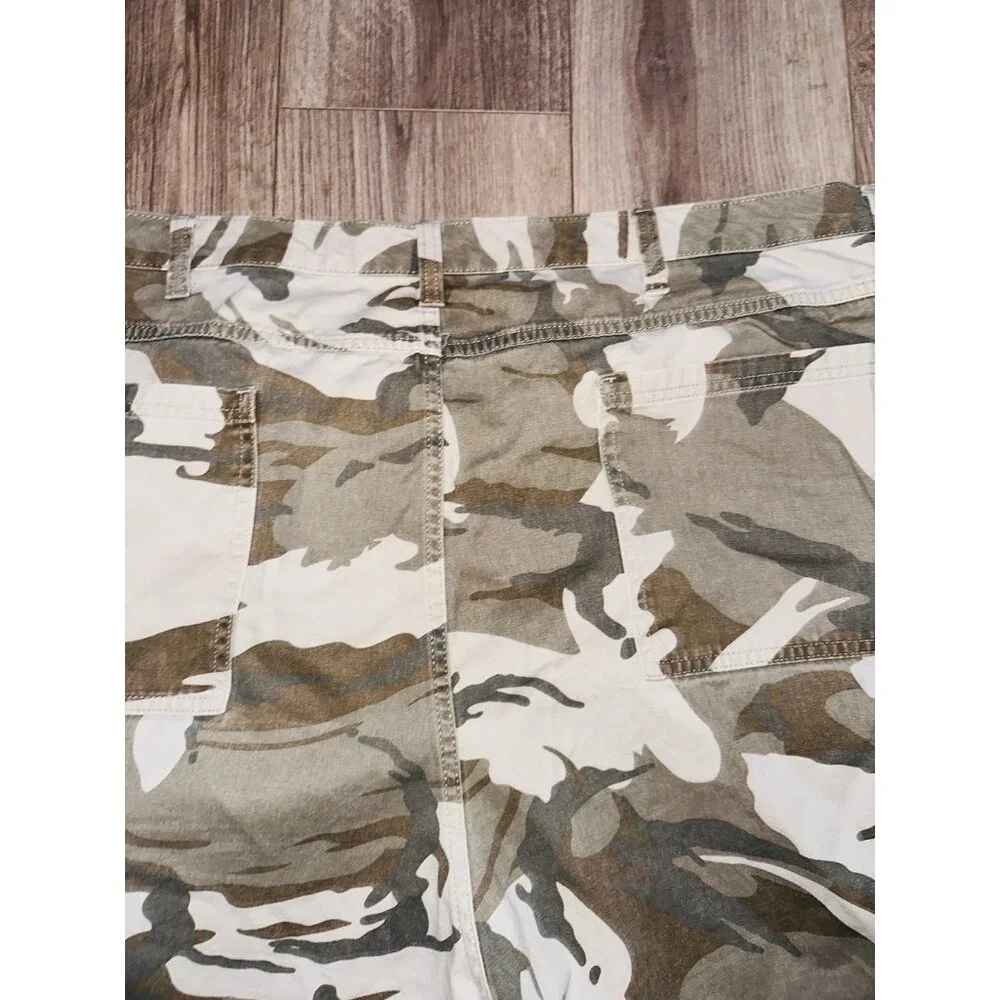 B2 Wrangler Cargo Camo Green Shorts Men's Size 44